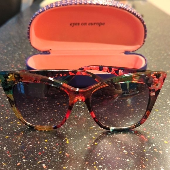 Floral Sunnies!  Free hard case! - Picture 2 of 2